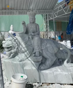 Tượng Địa Tạng Bồ Tát Cưỡi Đề Thính Bằng Đá Trắng Cao 1,5m